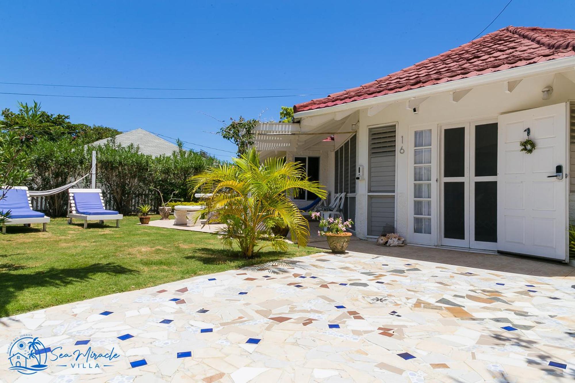 Sea Miracle Villa/Beach Cottage Silver Sands Exterior photo