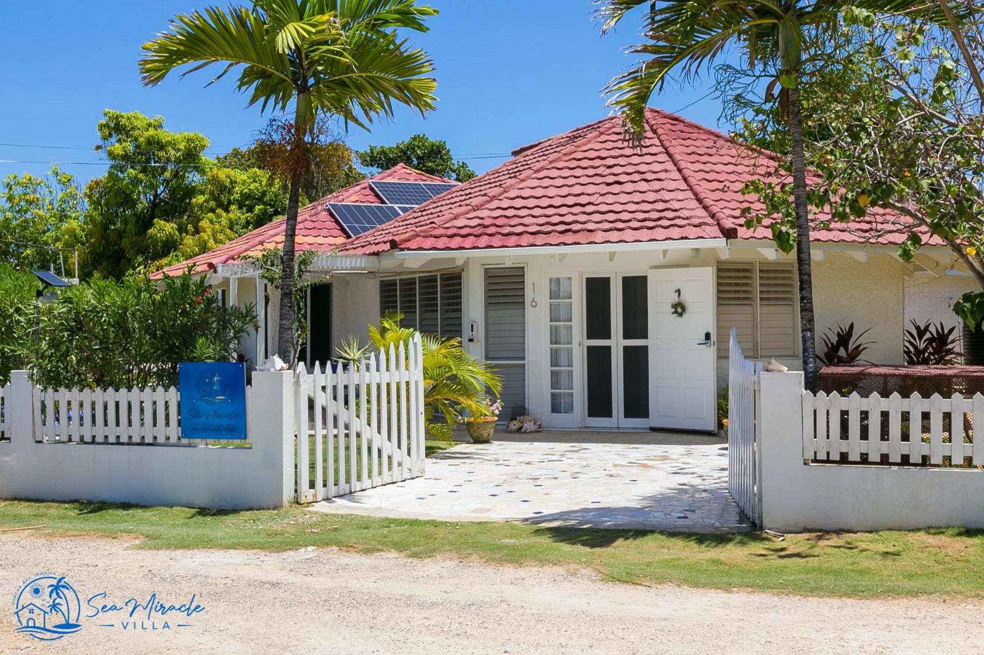 Sea Miracle Villa/Beach Cottage Silver Sands Exterior photo