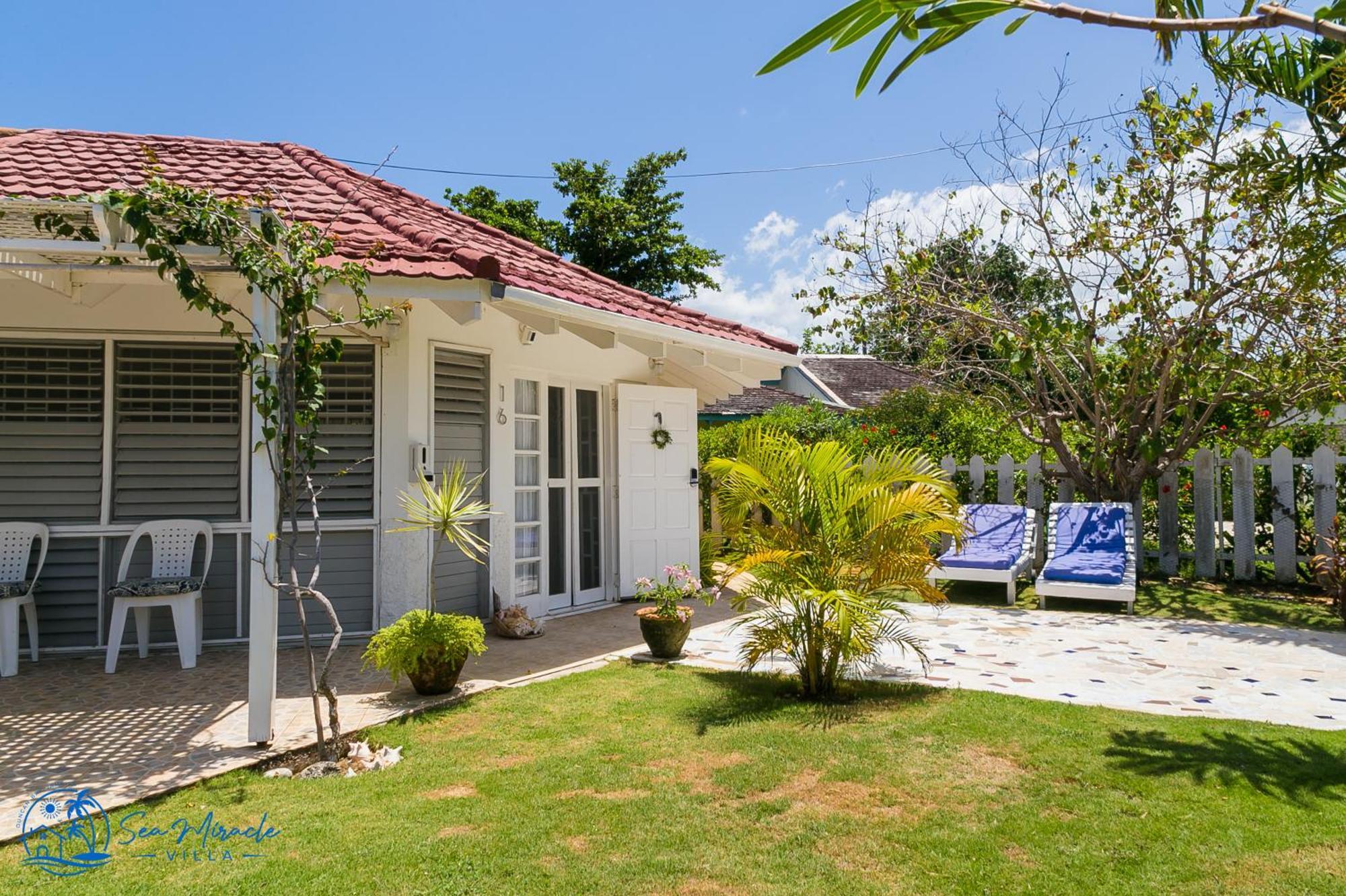 Sea Miracle Villa/Beach Cottage Silver Sands Exterior photo